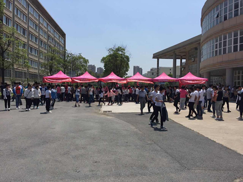 泗洪中專舉辦第五屆校園美食節(jié)