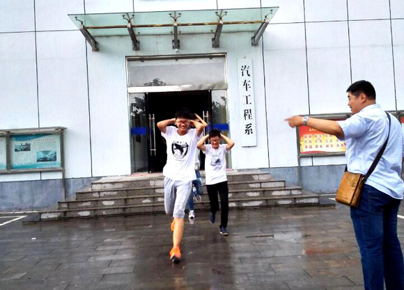 宿遷開放大學(xué)舉行地震應(yīng)急疏散演練