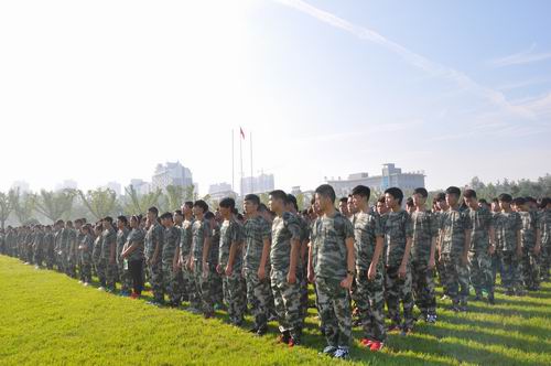 泗陽中專舉行2016級新生軍訓開營儀式