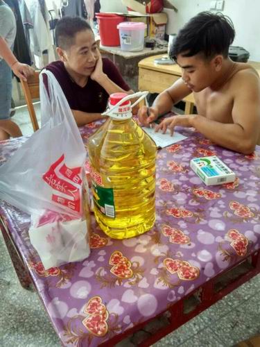 泗陽(yáng)中專組織開(kāi)展慰問(wèn)低收入農(nóng)戶活動(dòng)
