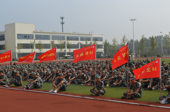 宿豫中等專業(yè)學(xué)校隆重舉行2016級(jí)新生軍訓(xùn)開幕式