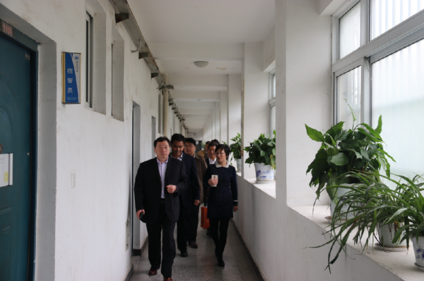 市教育局“三個規(guī)范”視導(dǎo)組蒞臨淮海技師學(xué)院檢查指導(dǎo)工作