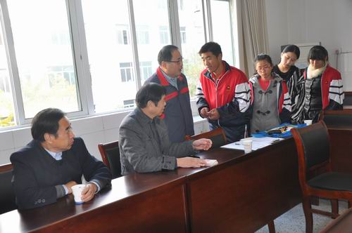 林中鳳凰教育基金會(huì)到泗陽(yáng)中專資助貧困學(xué)生