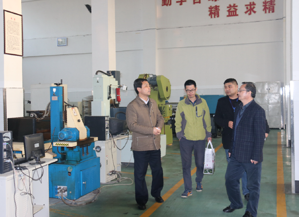 常州紡織服裝職業(yè)技術(shù)學(xué)院到淮海技師學(xué)院考察交流