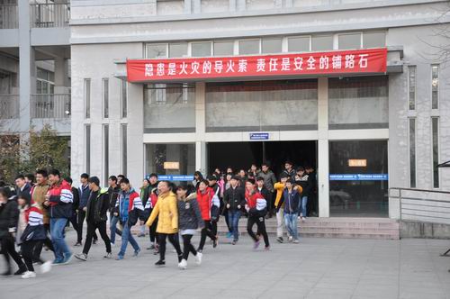 泗陽中專開展消防安全應急演練