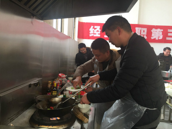 “廚”神入化 創(chuàng)意十足宿遷經(jīng)貿(mào)高職第三屆教職工廚藝大賽圓滿結(jié)束