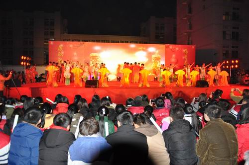 泗陽(yáng)中專(zhuān)“揚(yáng)青春風(fēng)帆，展職教風(fēng)采”元旦晚會(huì)精彩綻放