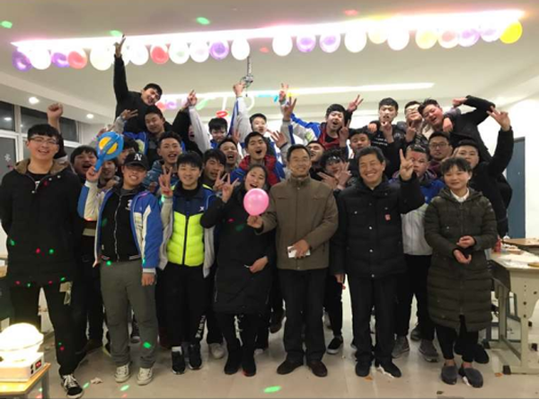淮海技師學(xué)院各班級舉行慶元旦迎新年聯(lián)歡活動