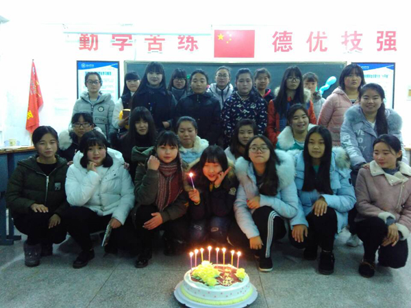 淮海技師學(xué)院各班級舉行慶元旦迎新年聯(lián)歡活動