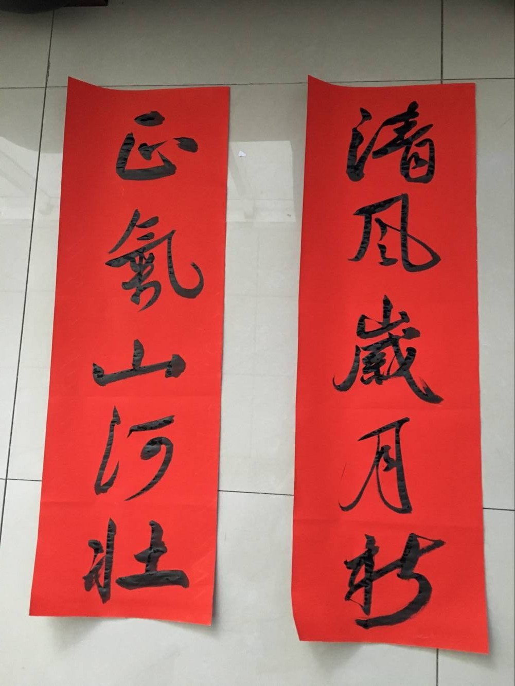 宿遷經(jīng)貿(mào)高職“寫廉聯(lián)、送春聯(lián)”活動大受歡迎