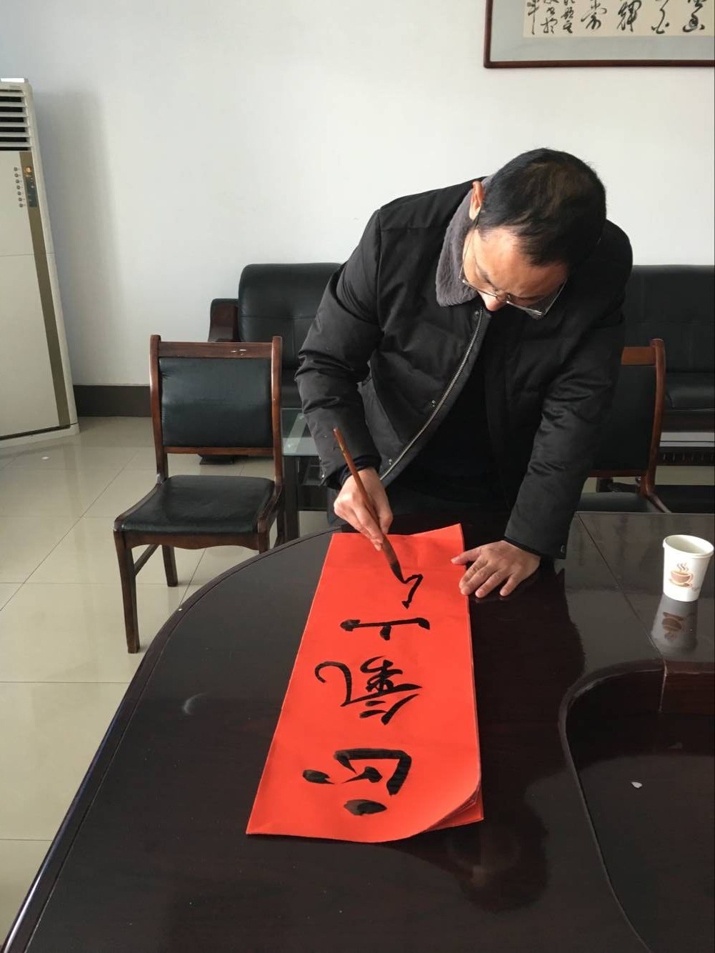 宿遷經(jīng)貿(mào)高職“寫廉聯(lián)、送春聯(lián)”活動大受歡迎