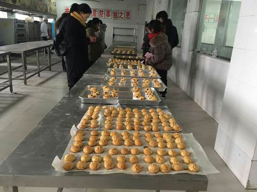 省財貿(mào)輕紡工會“烘焙師”培訓班在泗陽中專舉行
