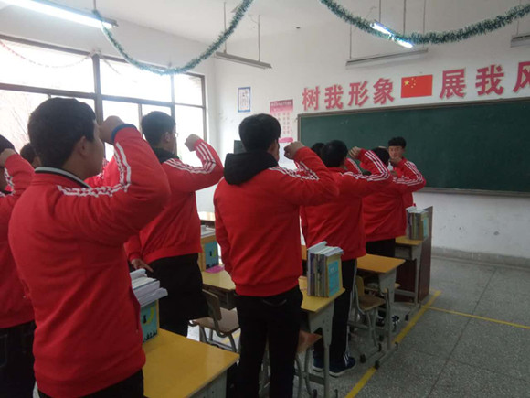 樹立標(biāo)桿，向我看齊 ——宿遷經(jīng)貿(mào)高職組織觀摩晚自省展示