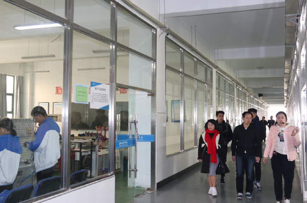 臺灣實踐大學學生代表到淮海技師學院參觀訪問