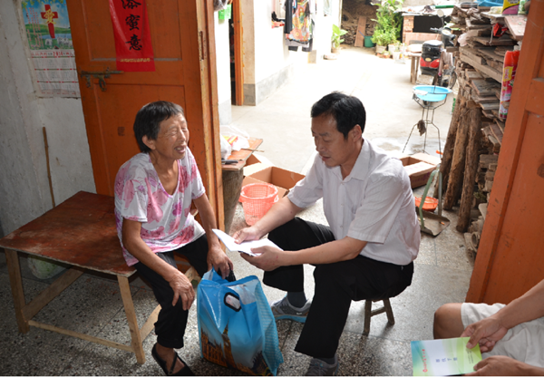 心系扶貧  讓愛先行——淮海技師學(xué)院黨委委員、副院長王治“三進三幫”典型事跡