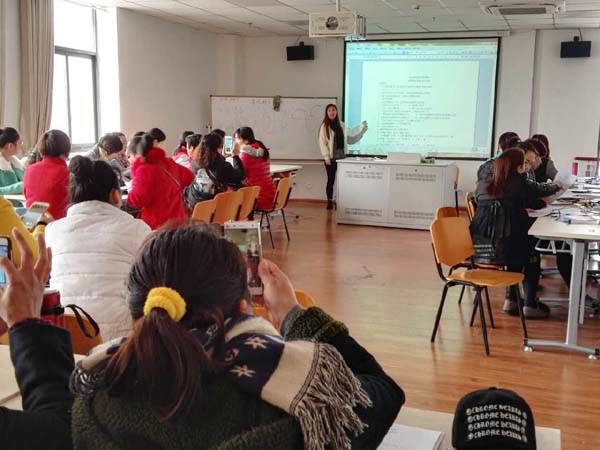宿遷市阿拉小優(yōu)母嬰生活館育嬰師高級(jí)工培訓(xùn)班在淮海技師學(xué)院開(kāi)班