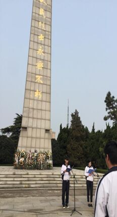 泗洪中?！熬拺迅锩攘摇鼻迕鞴?jié)掃墓活動(dòng)