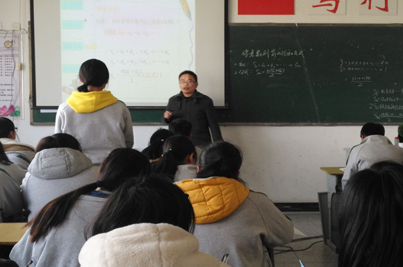 宿城中專舉行課堂教學選拔賽