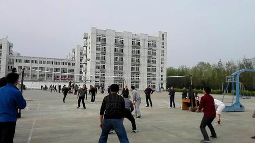 泗陽(yáng)中專舉行男教工排球比賽