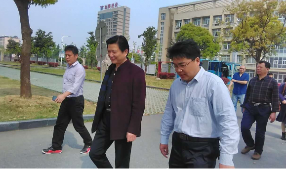 揚州商務高等職業(yè)學校商務系陳仁華主任一行赴泗洪中專參觀交流
