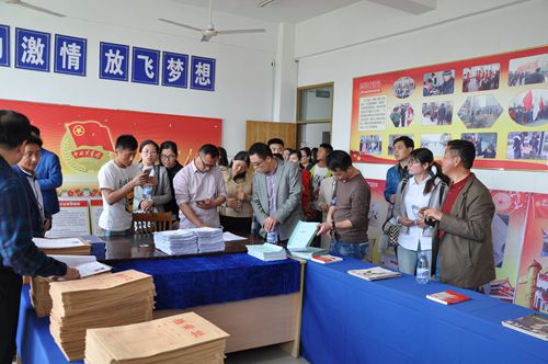 全縣中學團委書記到泗陽中專觀摩