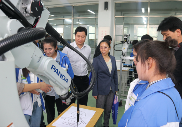 全市職教觀摩團到淮海技師學院觀摩