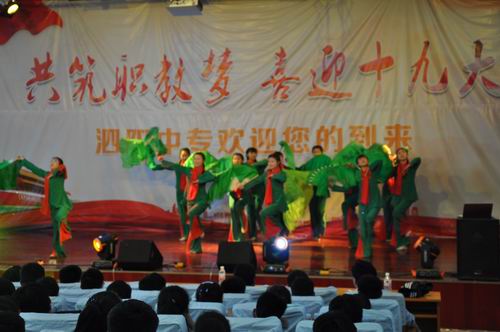 泗陽(yáng)中專(zhuān)職教活動(dòng)周學(xué)生唱主角