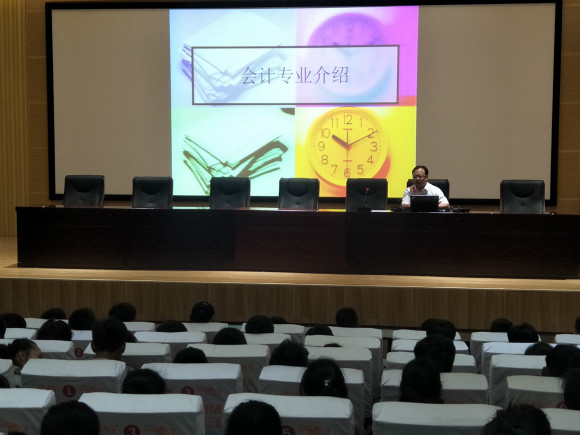 宿城中專舉行專業(yè)宣傳活動
