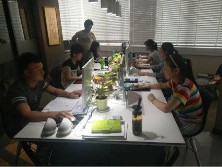 宿遷經(jīng)貿(mào)高職信息傳媒系廣告專業(yè)教師走訪實(shí)習(xí)單位看望實(shí)習(xí)生