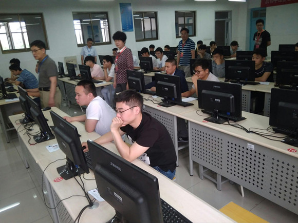 宿遷經(jīng)貿(mào)高職組織函授學(xué)員參加計算機、英語省統(tǒng)考