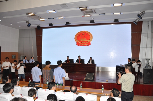 宿遷市“模擬法庭進(jìn)校園”系列法治宣傳教育活動(dòng)啟動(dòng)儀式在泗陽(yáng)中專舉行