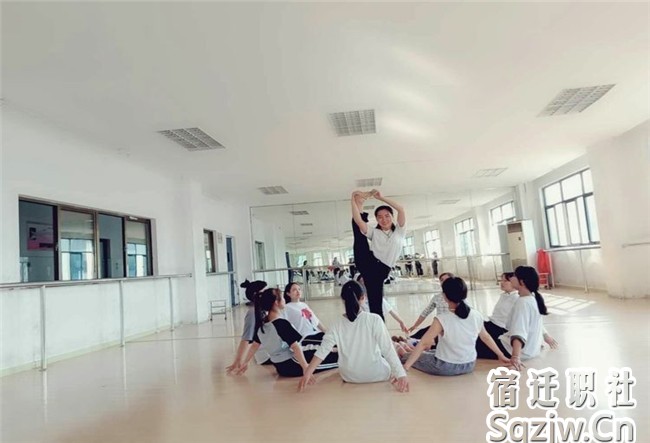 宿遷技師學(xué)院高職部開展豐富多彩的學(xué)生社團活動