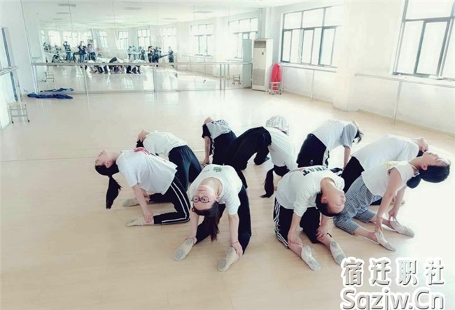 宿遷技師學(xué)院高職部開展豐富多彩的學(xué)生社團活動