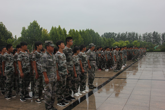 宿城中專舉行新生軍訓(xùn)閉營(yíng)儀式