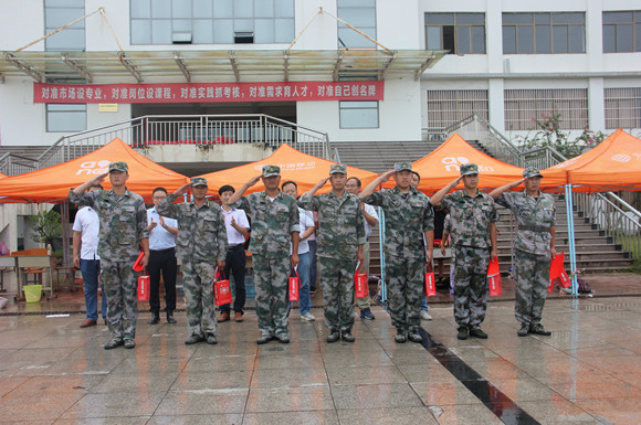 宿城中專舉行新生軍訓(xùn)閉營(yíng)儀式