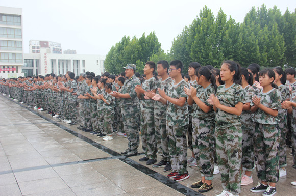 宿城中專舉行新生軍訓(xùn)閉營(yíng)儀式