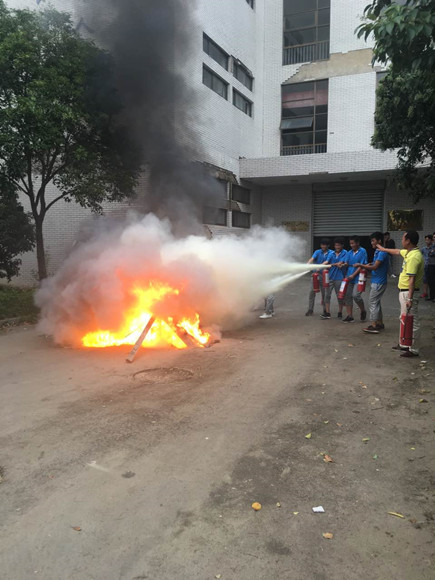 心系安全 警鐘長(zhǎng)鳴——宿遷經(jīng)貿(mào)高職開展學(xué)生滅火疏散演習(xí)活動(dòng)