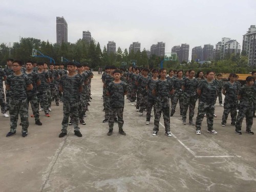 泗陽中專組織2018級新生軍訓(xùn)