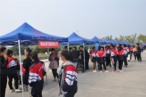 泗陽縣2018年秋季校園招聘會在泗陽中專舉行