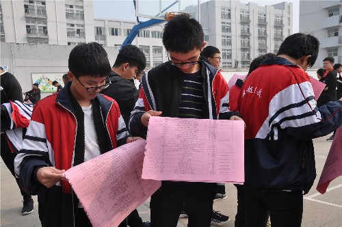 泗陽縣2018年秋季校園招聘會在泗陽中專舉行