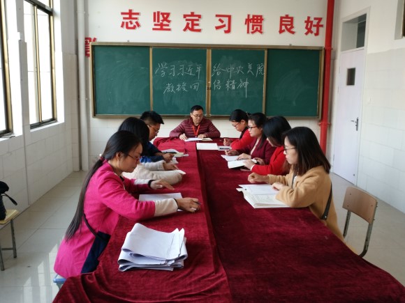 宿遷經(jīng)貿(mào)高職汽車(chē)工程系黨支部學(xué)習(xí)《習(xí)近平總書(shū)記給中央美術(shù)學(xué)院老教授的回信》
