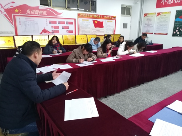 宿遷經(jīng)貿(mào)高職社服系全體教師簽署《廉潔從教公開(kāi)承諾書(shū)》