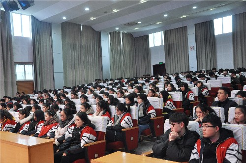 泗陽中專舉行“傳紅色基因，共話新時(shí)代，放飛青春夢想”報(bào)告會