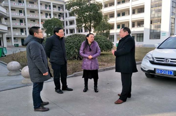 龔顯梅副局長巡視宿城中專期末考試工作
