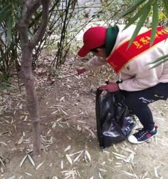泗洪中專青年志愿者走進(jìn)隆源社區(qū)