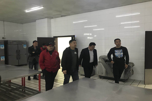 宿城中專到南師附中宿遷分校學(xué)習(xí)食堂精細化管理