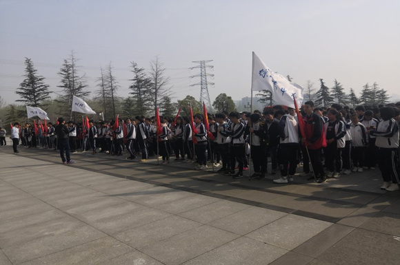 宿城中專開展清明節(jié)祭掃朱瑞將軍紀(jì)念館活動