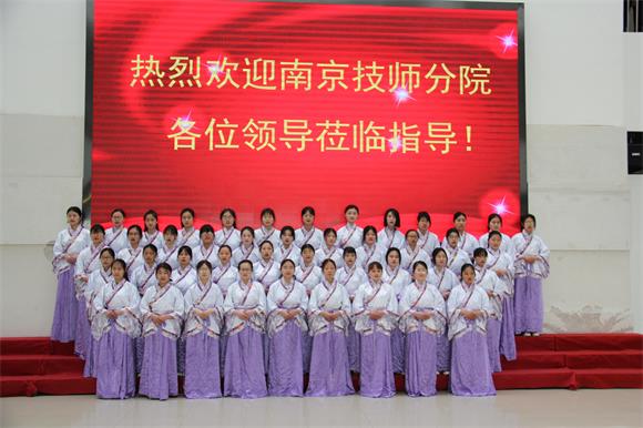 南京技師學(xué)院領(lǐng)導(dǎo)到宿遷經(jīng)貿(mào)高職考察交流