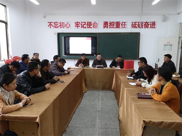 宿遷經(jīng)貿(mào)高職信息系黨支部順利召開接收預(yù)備黨員大會(huì)