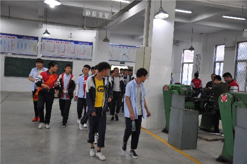 泗陽中專：職教活動周開放首日喜迎12個學校師生參觀